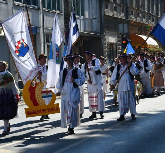 49. smotra folklora Miholjacko sijelo 1