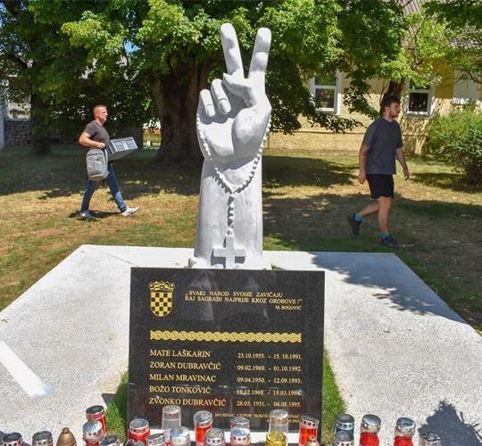 Sinac MHB spomen obiljezje