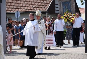 53119445233 b79e1da714 c