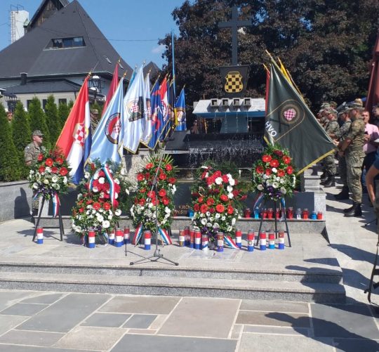 spomen obiljezje jajce. 1jpg 1152x1536