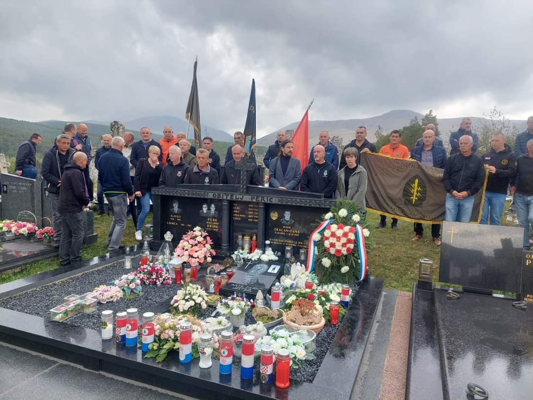 fb img 1698775356626 1