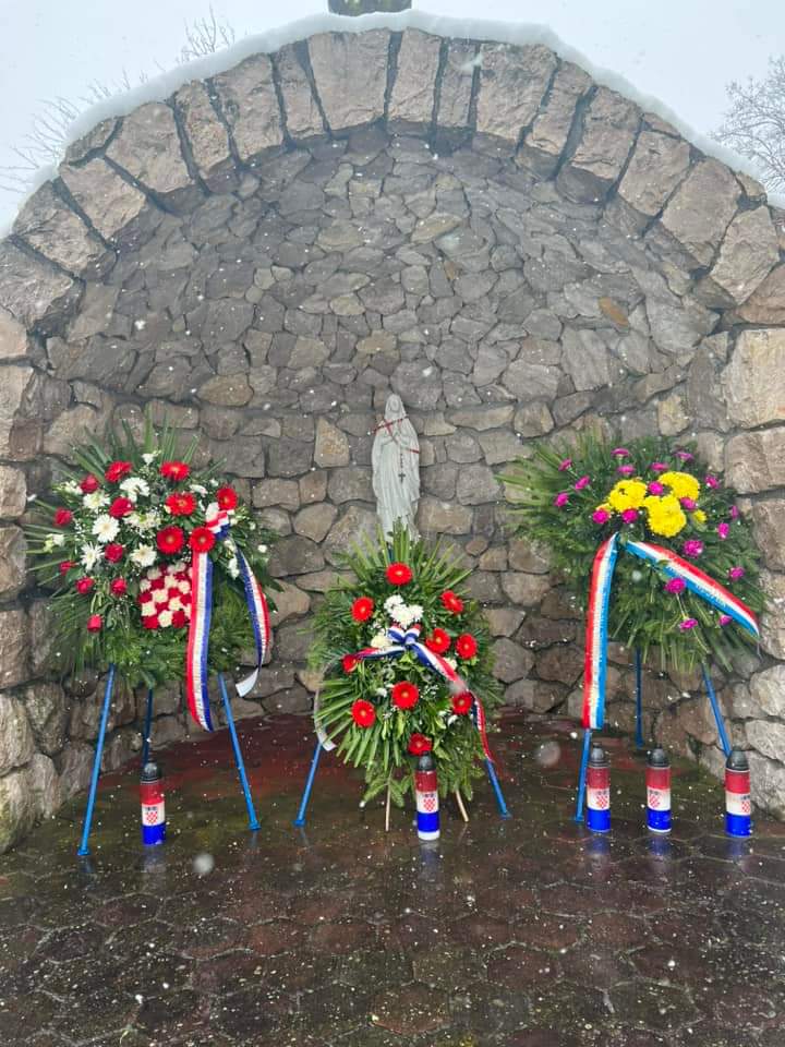 Spomen obiljezje Marinci Spomen obiljezje Marinci