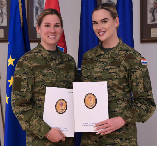 54365080393 c8e5628b2e b