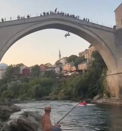 Skok sa Starog mosta u Mostaru
