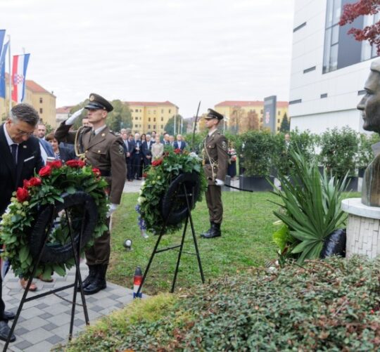 Polaganje vijenaca u cast general bojnika Blage Zadre