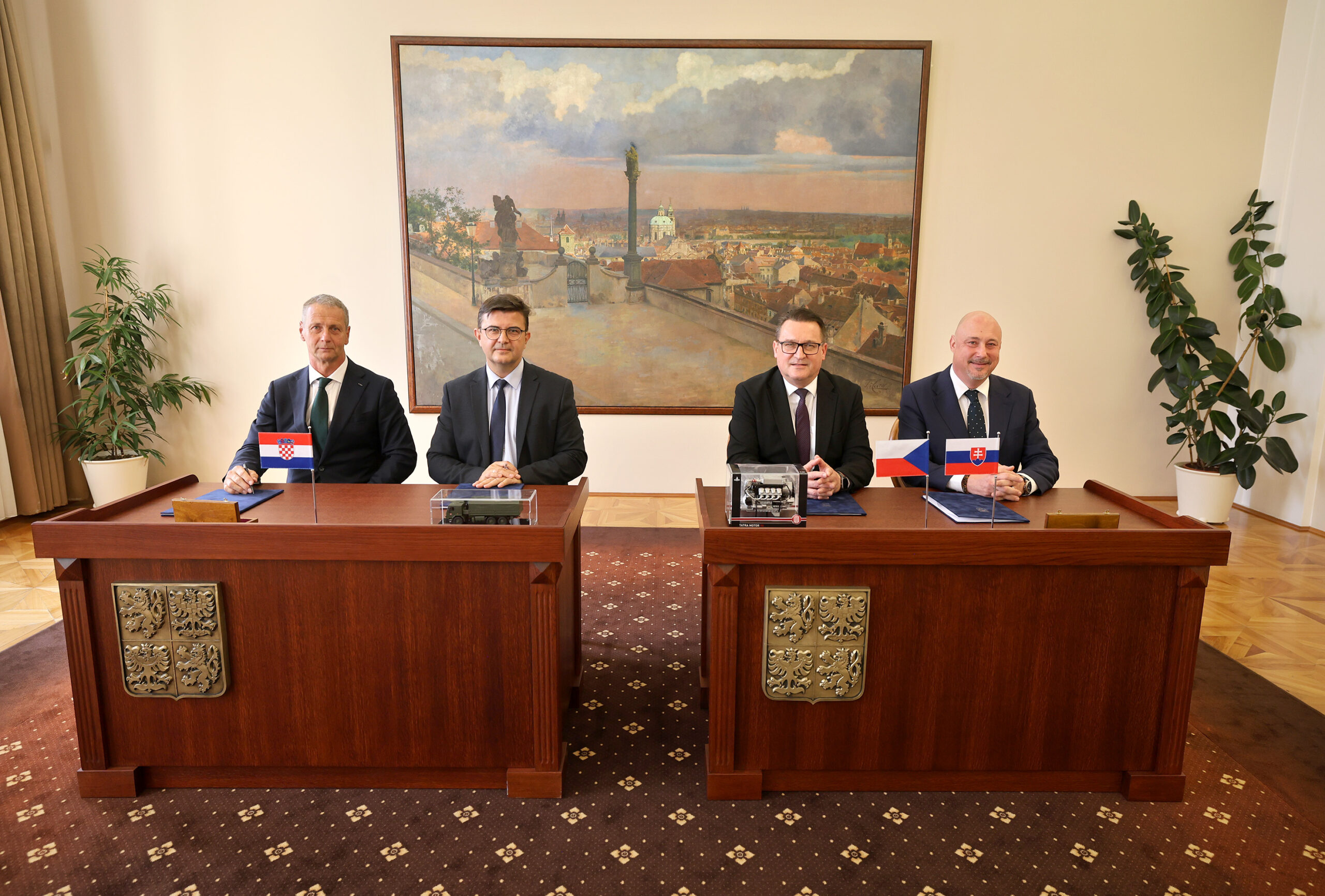 potpisan sporazum o nabavi tatra kamiona