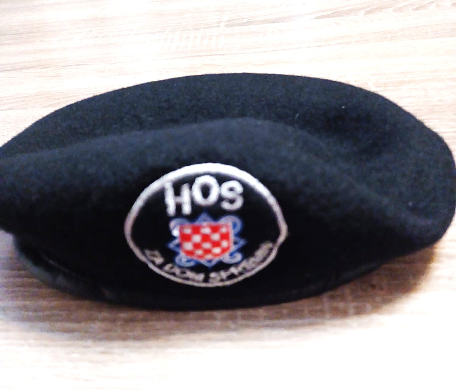 HOS beretka