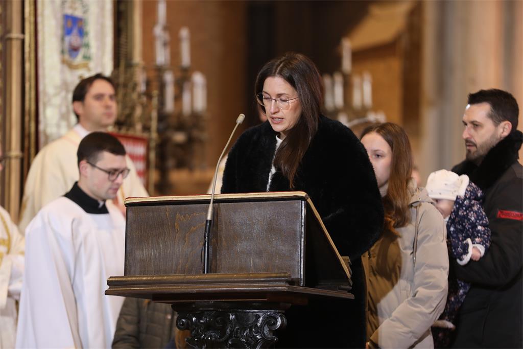 Nadbiskup Kutlesa predvodio misno slavlje svetkovine Bogojavljenja u Zagrebackoj katedrali 14
