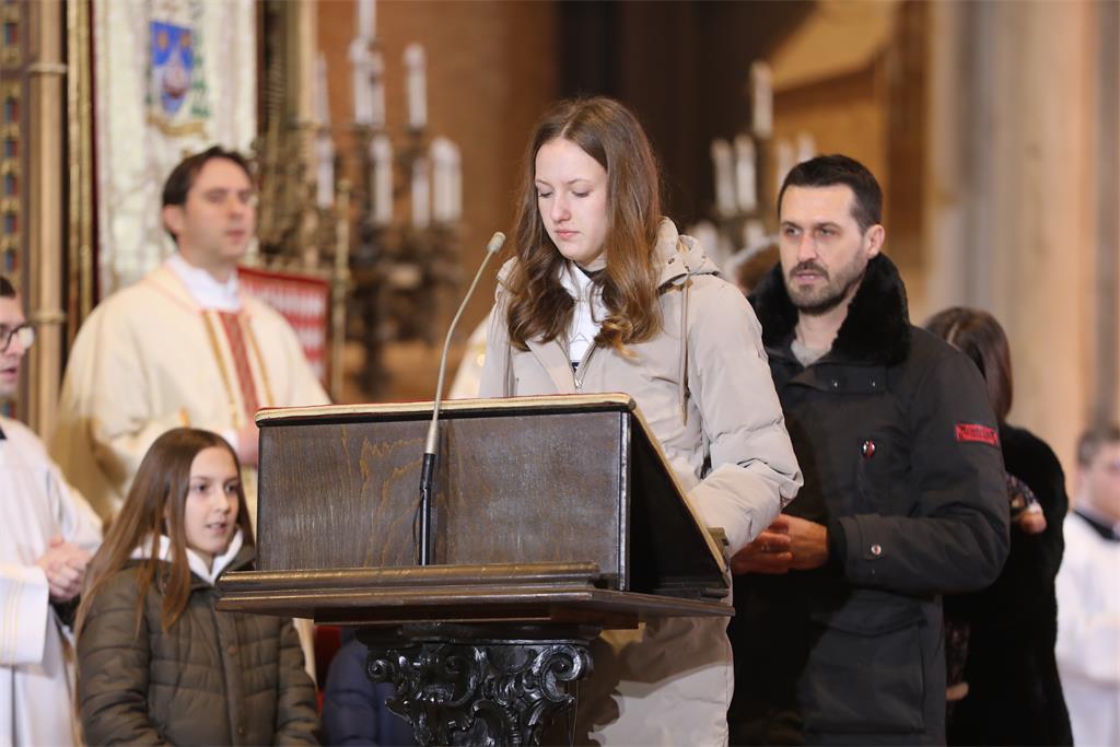 Nadbiskup Kutlesa predvodio misno slavlje svetkovine Bogojavljenja u Zagrebackoj katedrali 15