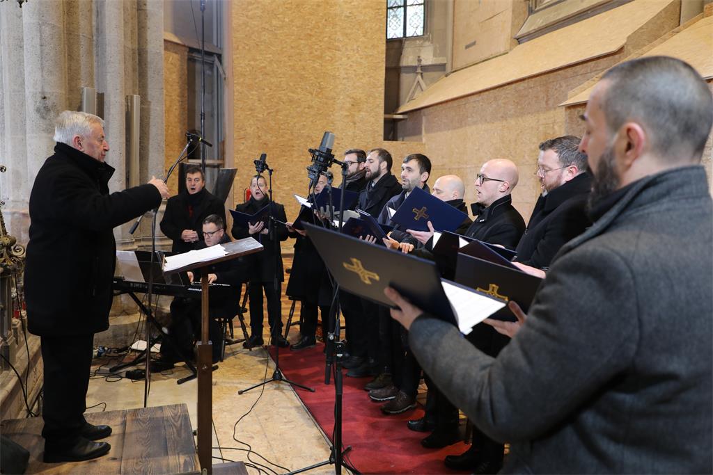 Nadbiskup Kutlesa predvodio misno slavlje svetkovine Bogojavljenja u Zagrebackoj katedrali 17