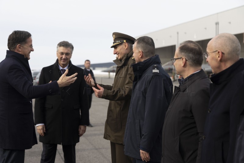 Obilazak nove opreme Hrvatskog zrakoplovstva u Vojarni Pukovnik Marko Zivkovic Obilazak nove opreme Hrvatskog zrakoplovstva u Vojarni Pukovnik Marko Zivkovic
