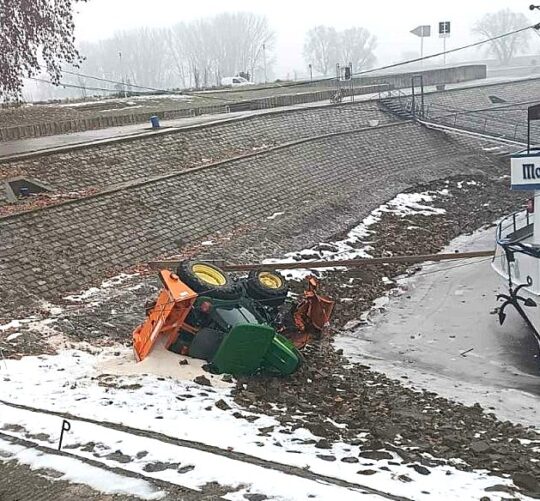Unikom Drava Traktor