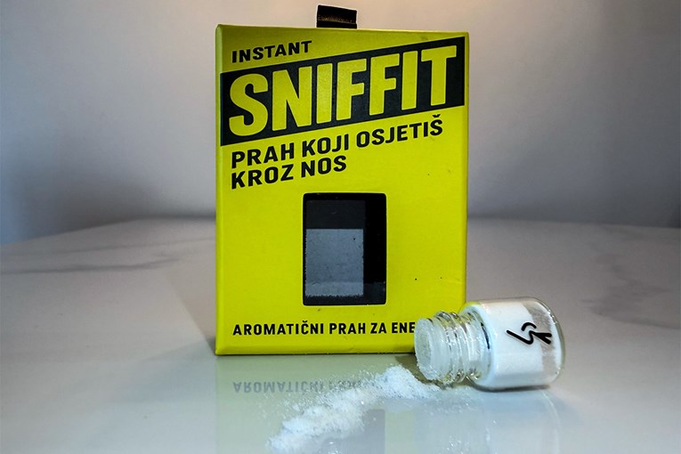 Snifft prah koji unosiš kroz nos