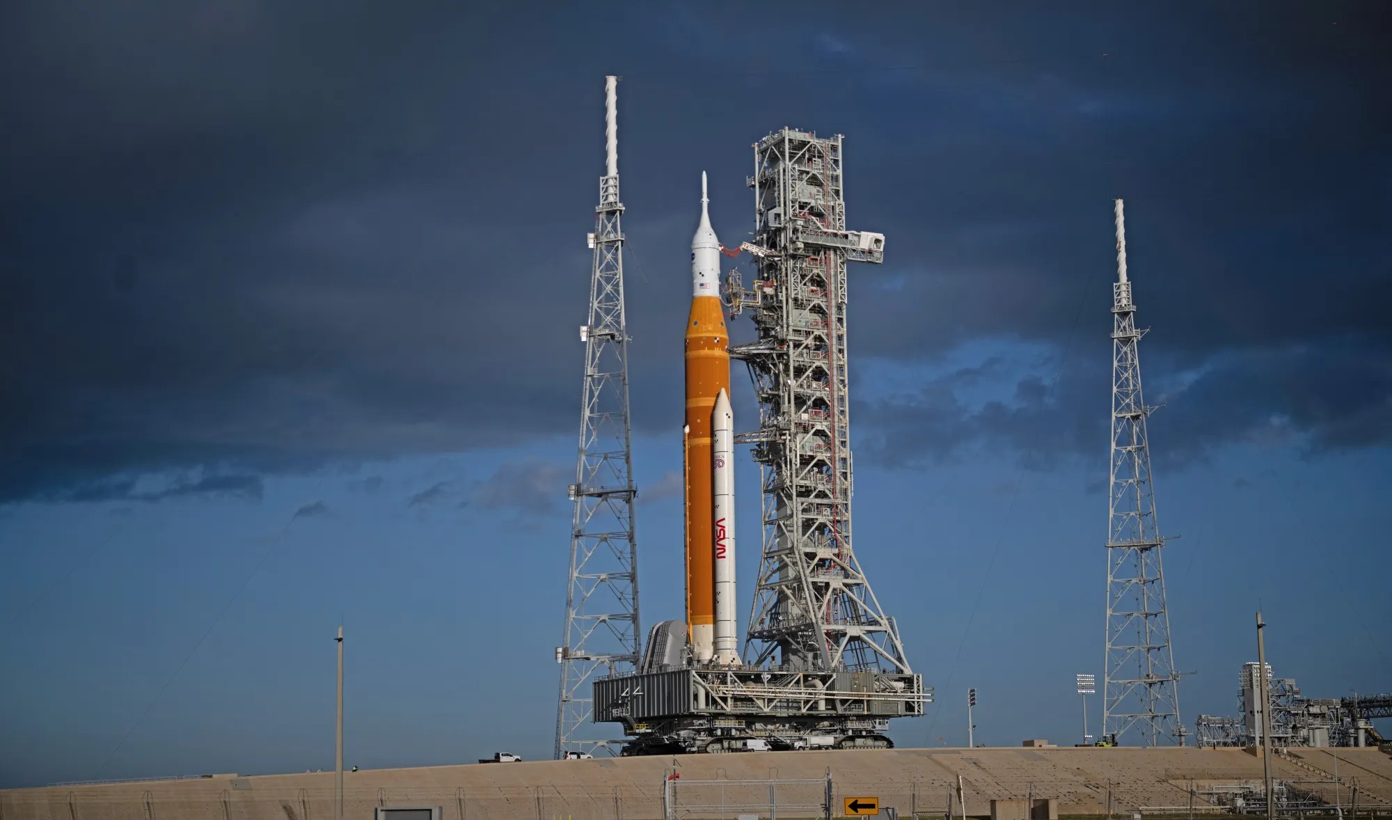 NASA-ina raketa SLS (Space Launch System) i svemirski brod Orion,