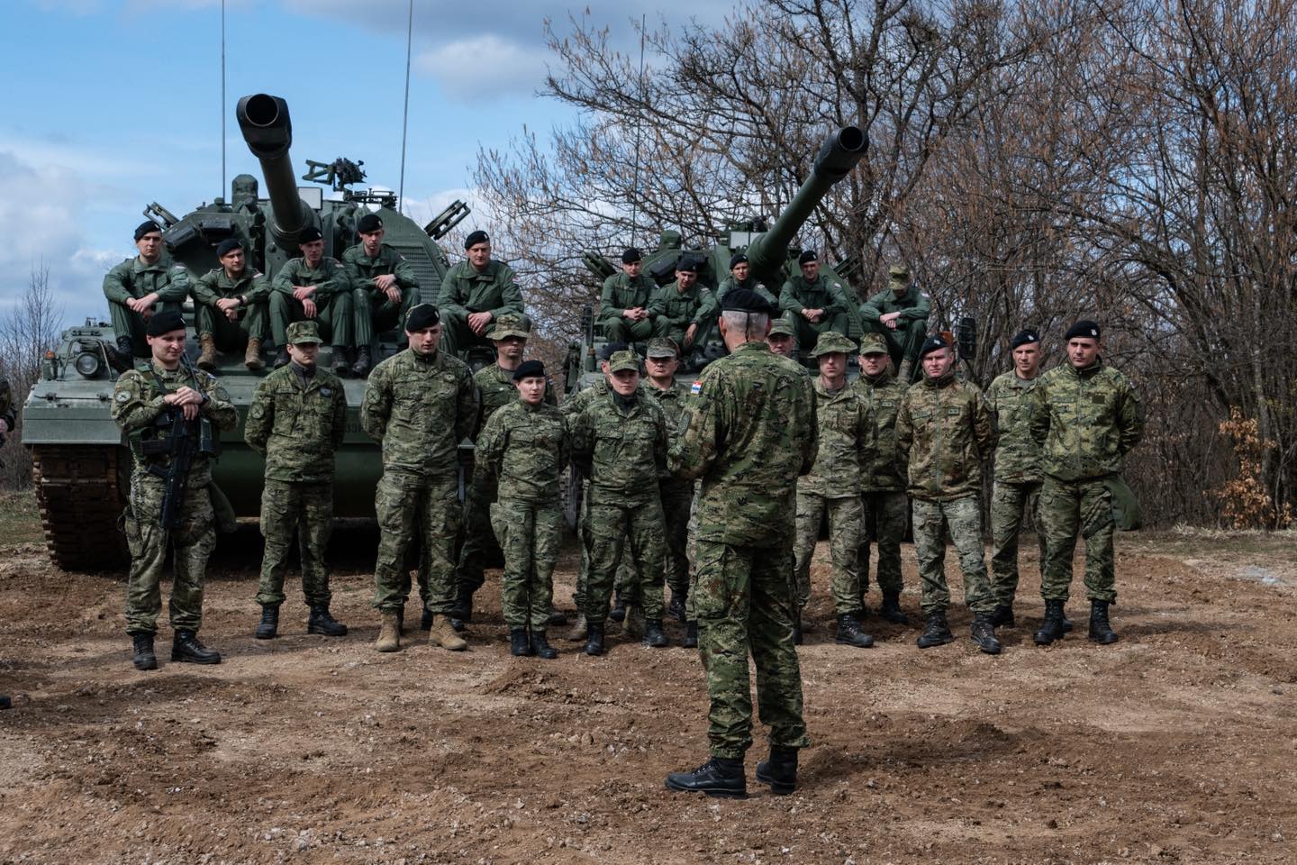 SLunj bojovno gadenje sa samohodnim haubicama PzH 2000