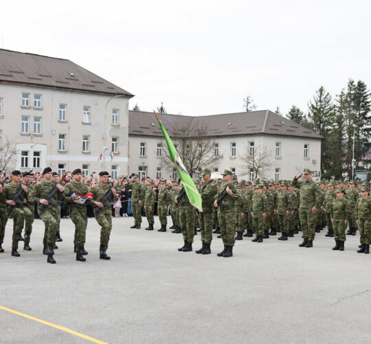 U požeškoj vojarni prisegnulo 400 ročnika, nazočio i ministar Anušić