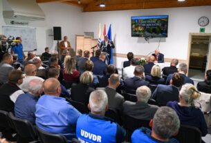 Zoran Milanović na Dan općine u Starim Mikanovcima