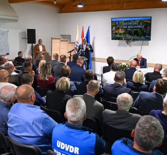Zoran Milanović na Dan općine u Starim Mikanovcima