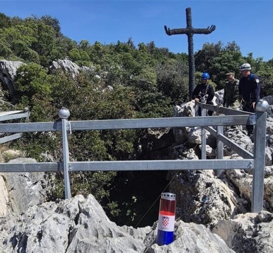 Jama Golubinka na brdu Sopanj