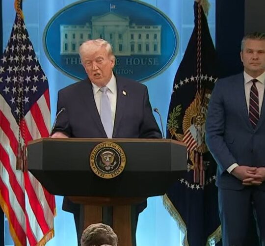 Predsjednik SAD-a Donald Trump na konferenciji za medije o spašenim pilotima