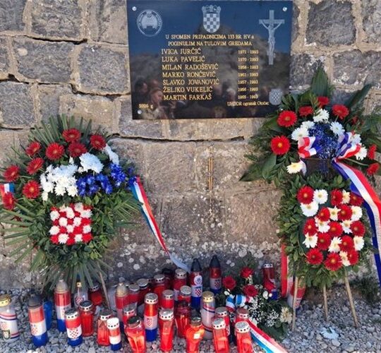 Tulove grede spomen-ploča sedmorici pripadnika 133. brigade HV-a
