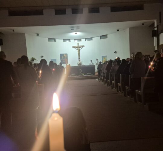 U Župi sv. Ćirila i Metoda u Osijeku svečano je proslavljeno Vazmeno bdijenje