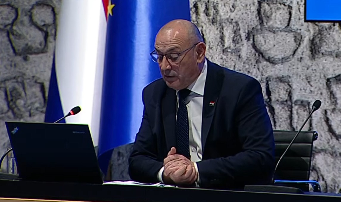 Vlada RH ministar Tomo Medved