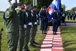 Borovo, 12 redarstvenika 35 obljetnica, podizanje zastave