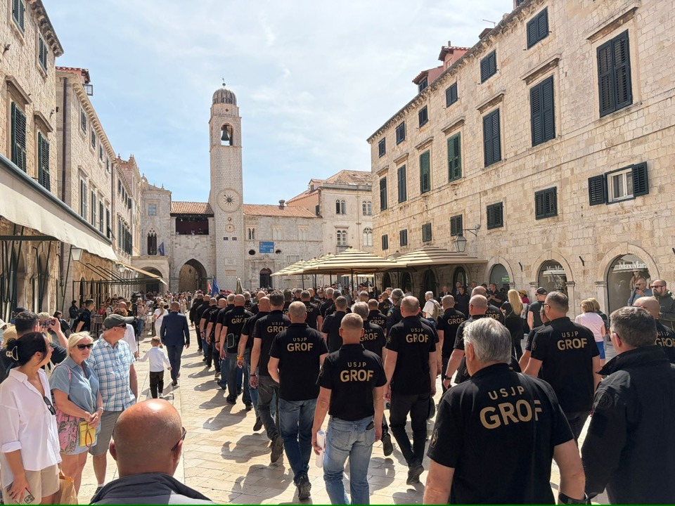 Mimohod SJP Grof glavnim ulicama Dubrovnika