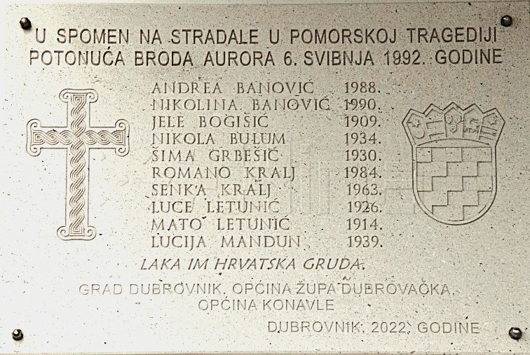 U ppomen na zrtve plopotonuce broda Aurora