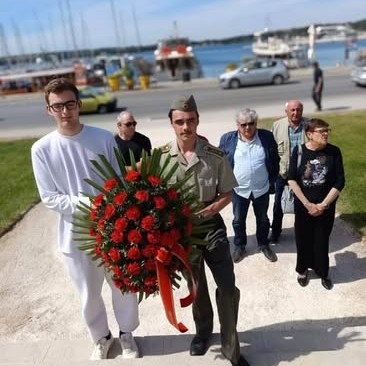 isticanje simbola JNA