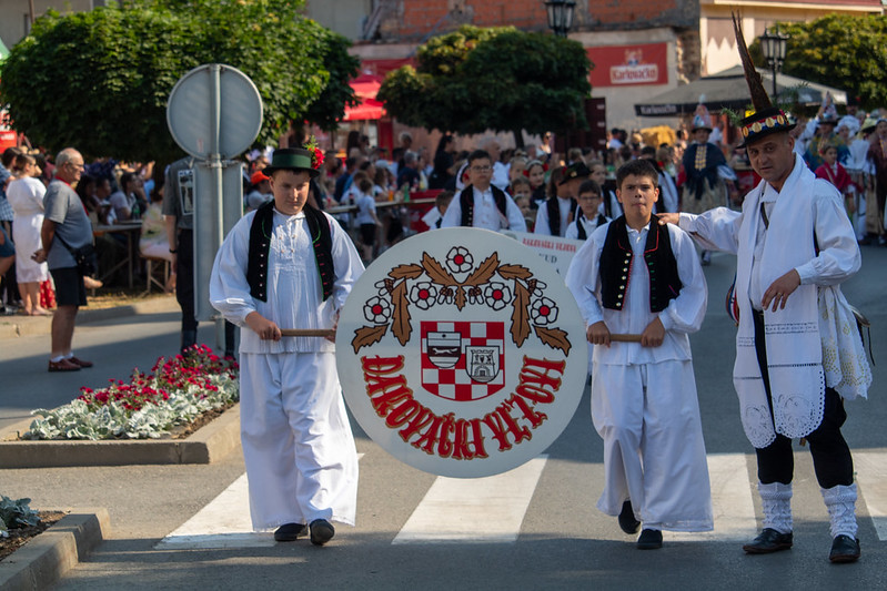 59 Dakovacki vezovi