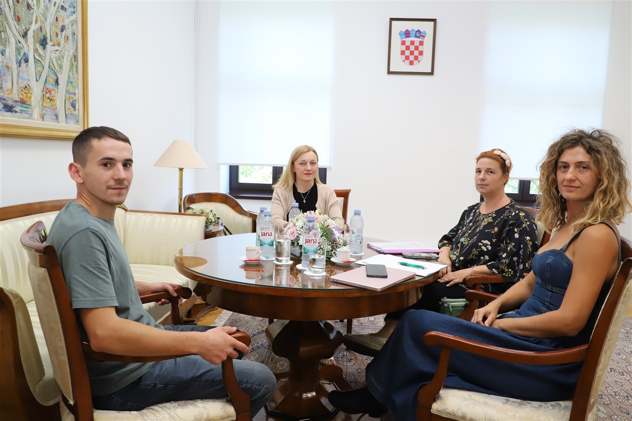 Predsjednica Odbora za poljoprivredu Hrvatskoga sabora Marijana Petir sa clanovima HPK a štete od divljači
