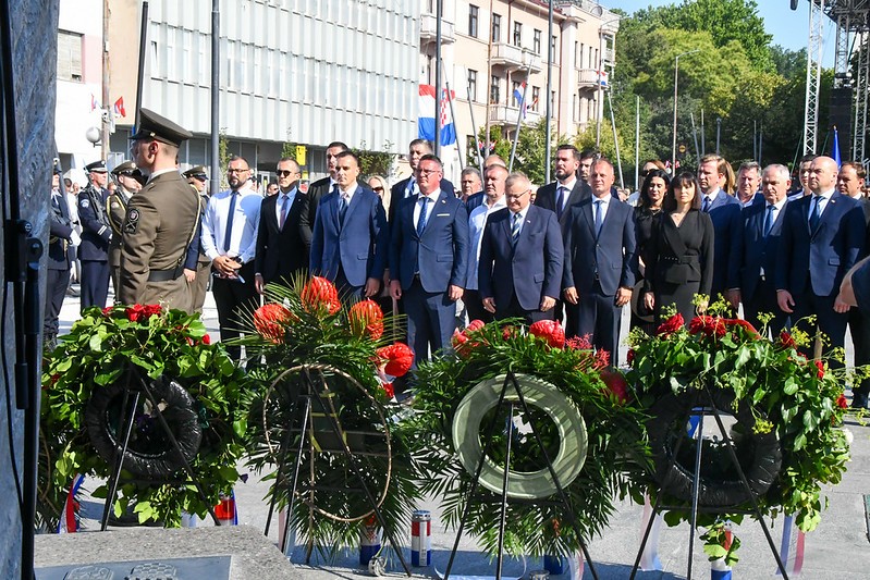 Polaganje vijenca u Kninu na 31. obljenticu VRO Oluja 31. obljetnica Oluje
