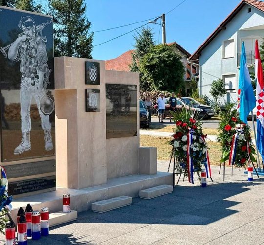 Spomen obiljezje poginulim branitejima na Mitnici