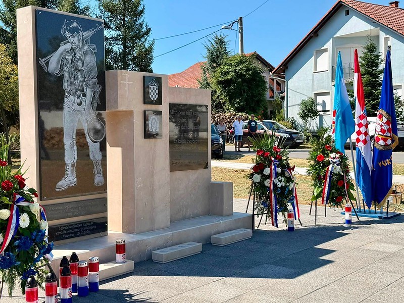 Spomen obiljezje poginulim branitejima na Mitnici
